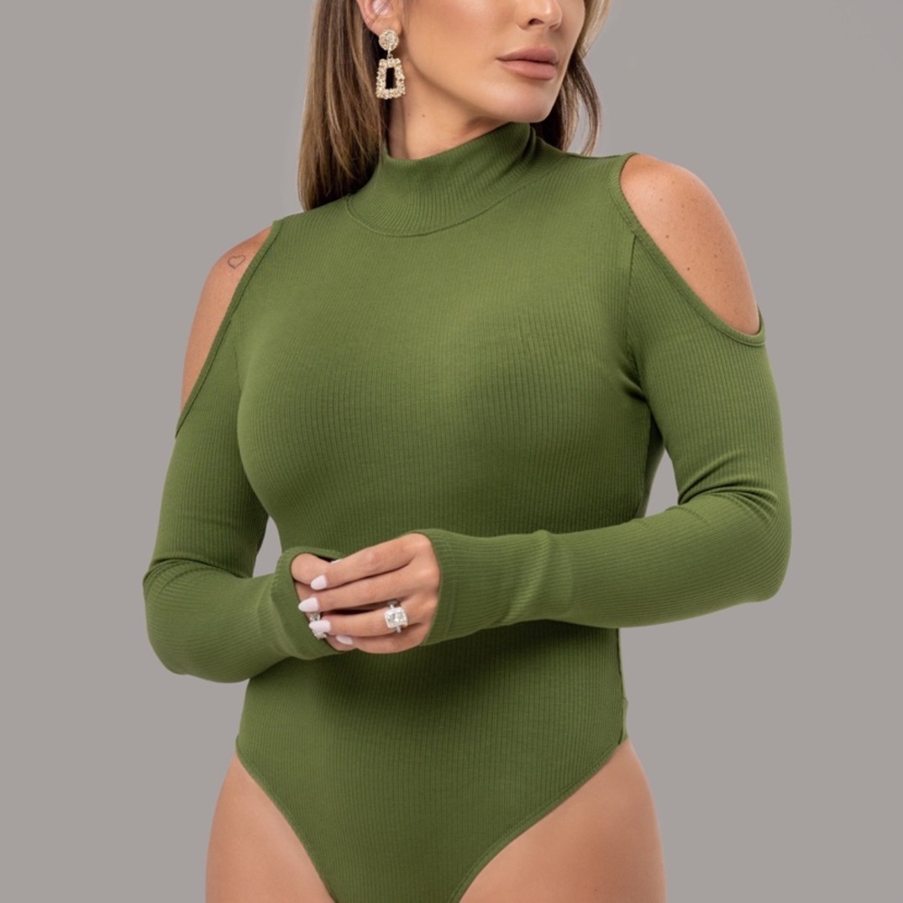 ByEgreis green cold shoulder bodysuit